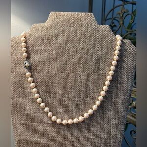 Vintage iridescent rhinestone clasp faux pearl necklace